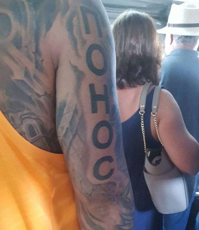 "Ringer, give me everything in a row" : 22 ejemplos de tatuajes locos en cirílico "Ringer, give me everything in a row" : 22 ejemplos de tatuajes locos en cirílico