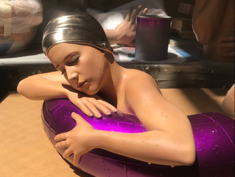 Sculptor Carol Feuerman and her "wet" hyperrealism Sculptor Carol Feuerman and her "wet" hyperrealism