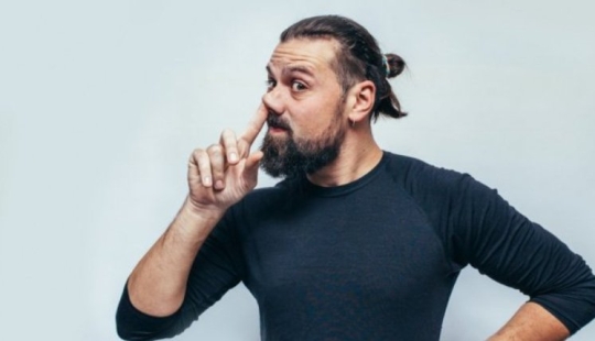 Se mordió la nariz — siguió siendo un tonto: un hábito desagradable puede conducir a la demencia