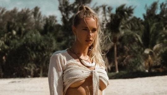 Seductive underboob, or reverse neckline