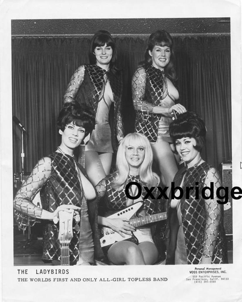 Senos cantores: grupos musicales en topless de la segunda mitad del siglo XX Senos cantores: grupos musicales en topless de la segunda mitad del siglo XX