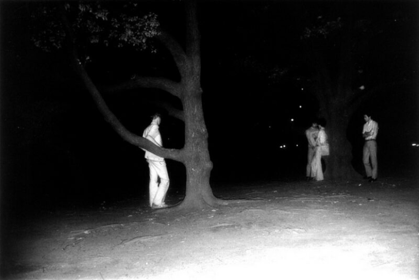 Sex and the City: photos of Kohei Yoshiyuki taken in Tokyo night parks