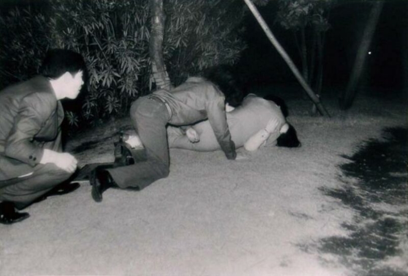 Sex and the City: photos of Kohei Yoshiyuki taken in Tokyo night parks