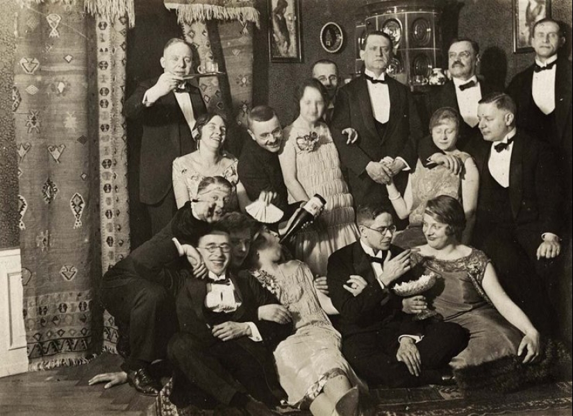 Sex, drugs and cabaret: the night life of Weimar Germany Sex, drugs and cabaret: the night life of Weimar Germany