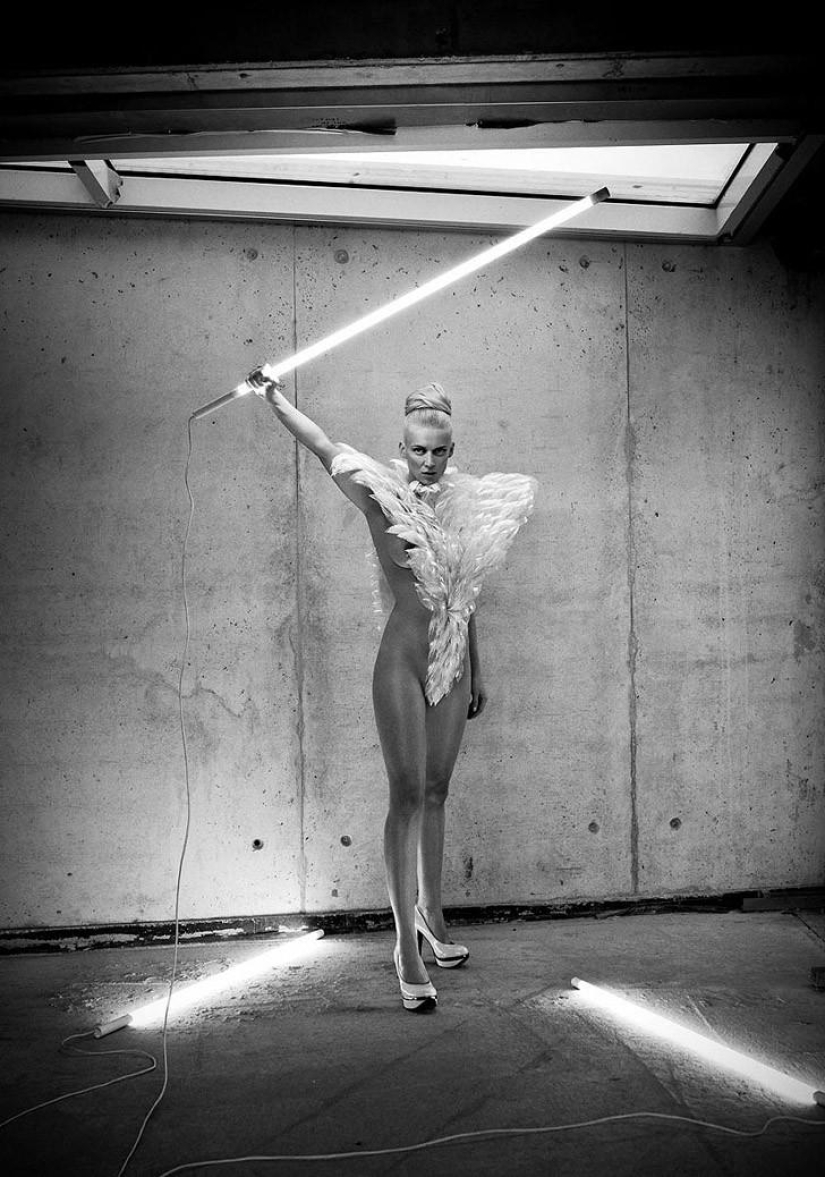 Sexy and dynamic works by Simon Brodziak