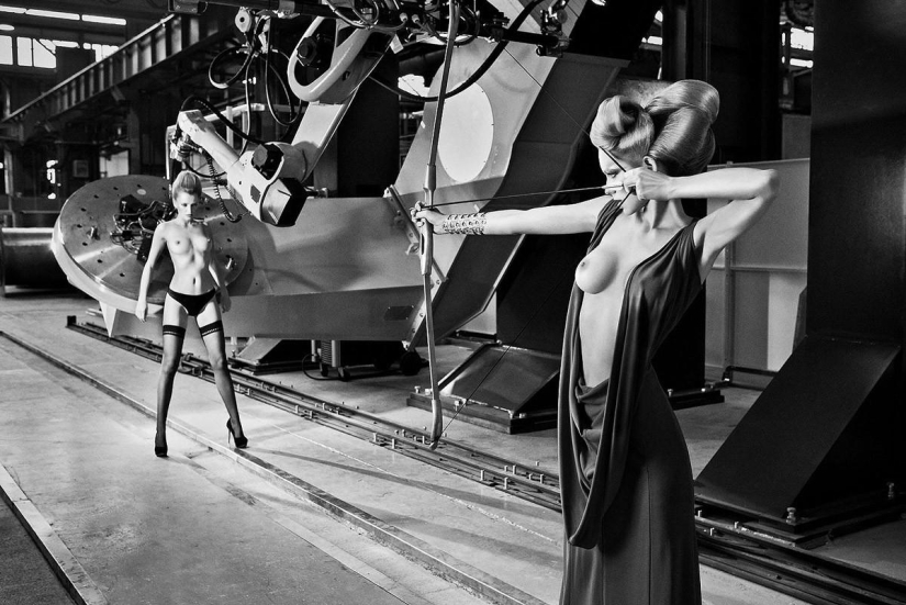 Sexy and dynamic works by Simon Brodziak