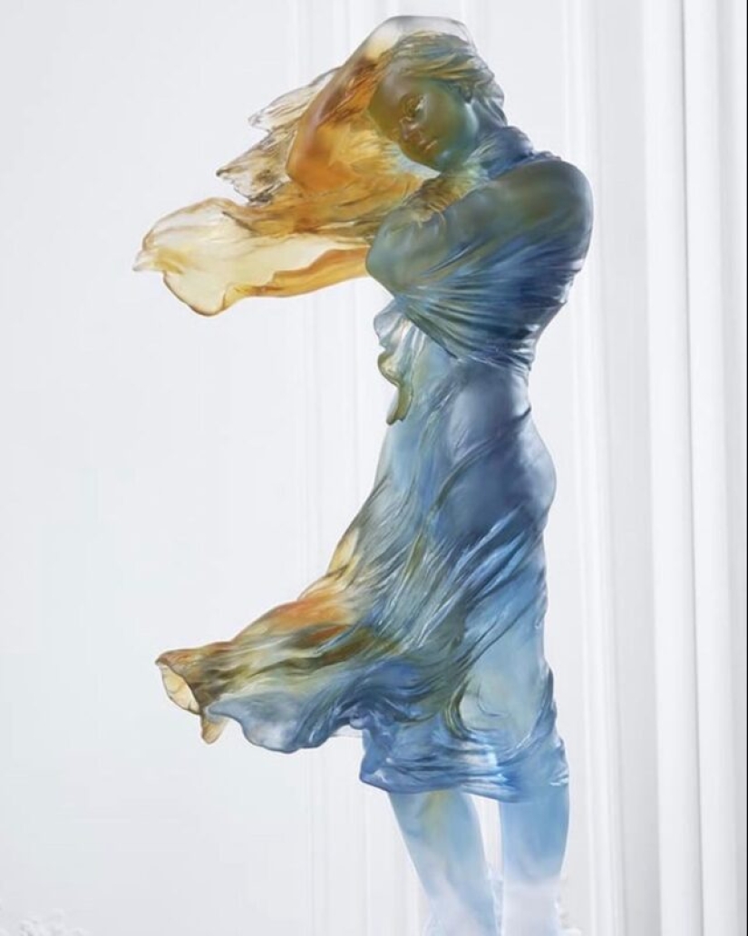 Sexy and incredibly realistic sculptors by Luo Li Rong Sexy and incredibly realistic sculptors by Luo Li Rong