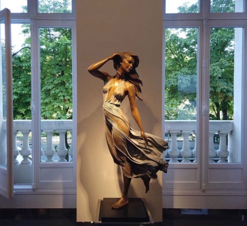 Sexy and incredibly realistic sculptors by Luo Li Rong Sexy and incredibly realistic sculptors by Luo Li Rong