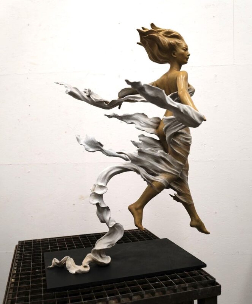 Sexy and incredibly realistic sculptors by Luo Li Rong Sexy and incredibly realistic sculptors by Luo Li Rong