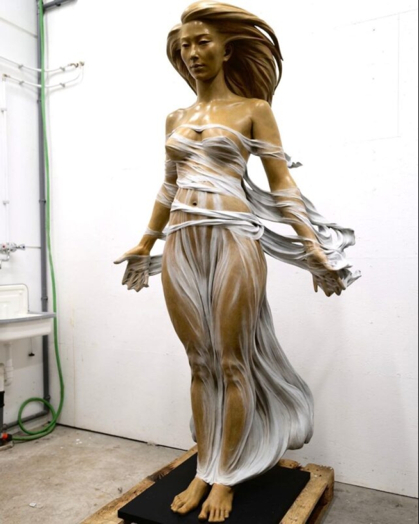 Sexy and incredibly realistic sculptors by Luo Li Rong Sexy and incredibly realistic sculptors by Luo Li Rong