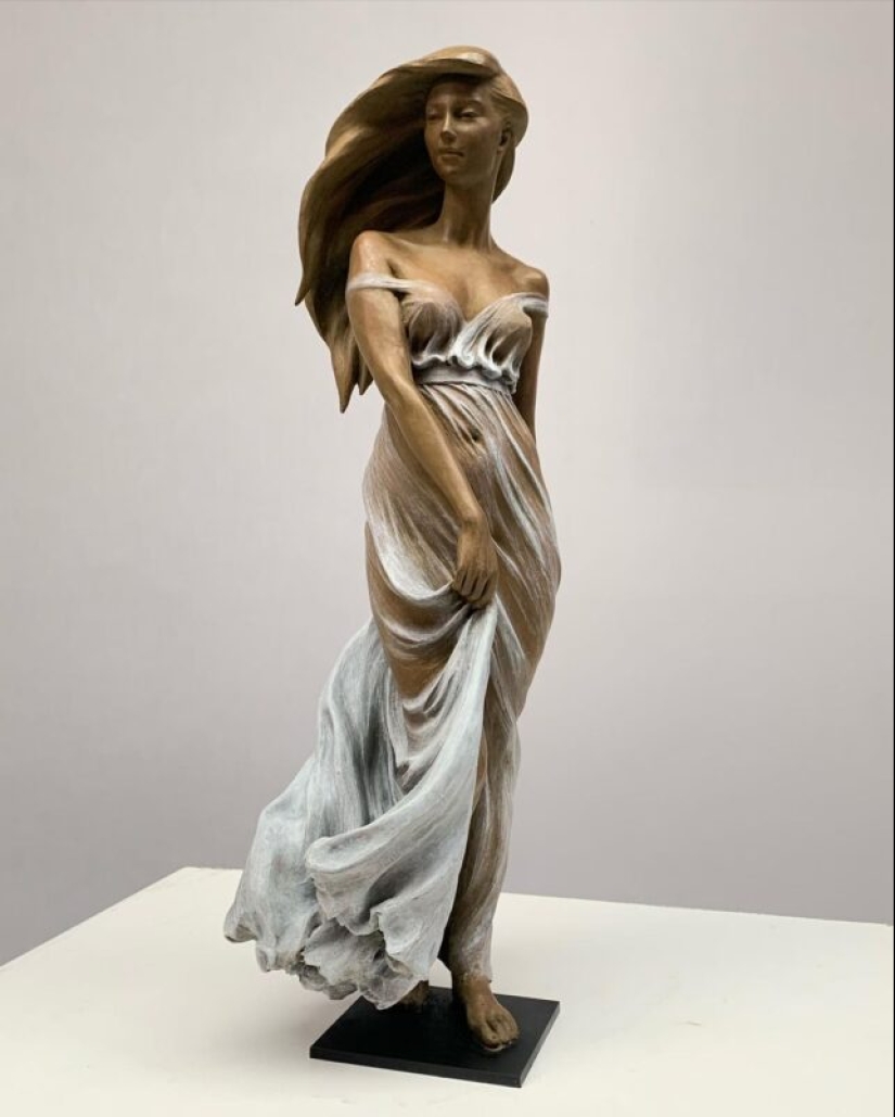 Sexy and incredibly realistic sculptors by Luo Li Rong Sexy and incredibly realistic sculptors by Luo Li Rong