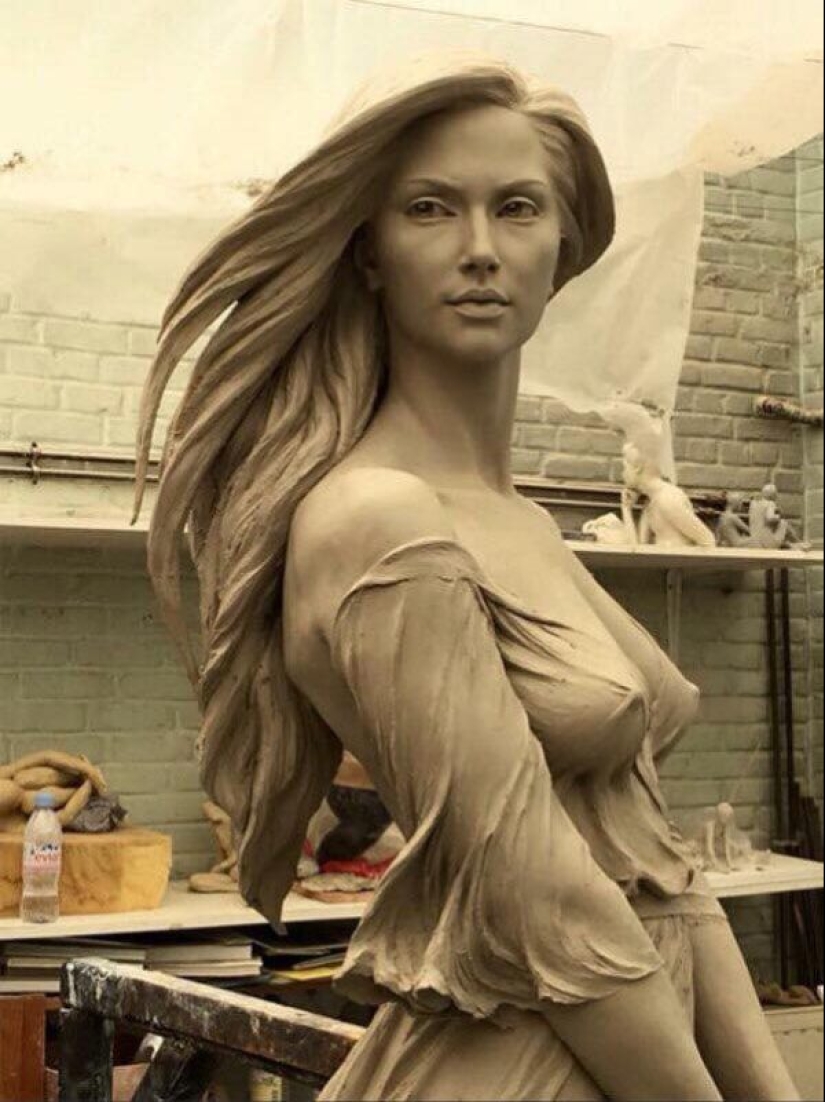 Sexy and incredibly realistic sculptors by Luo Li Rong Sexy and incredibly realistic sculptors by Luo Li Rong