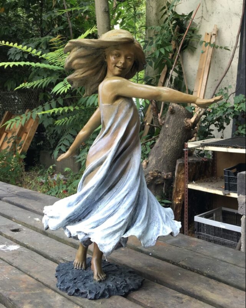 Sexy and incredibly realistic sculptors by Luo Li Rong Sexy and incredibly realistic sculptors by Luo Li Rong