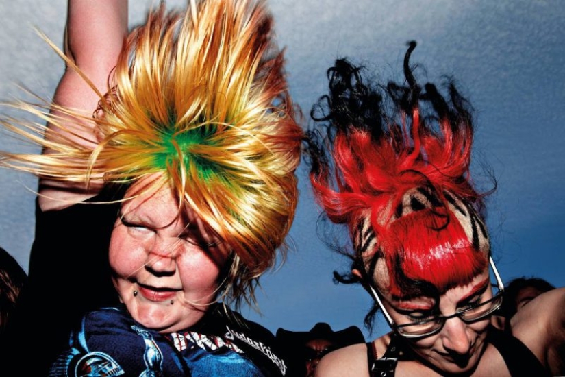 Shake your head: electrified portraits of metalheads