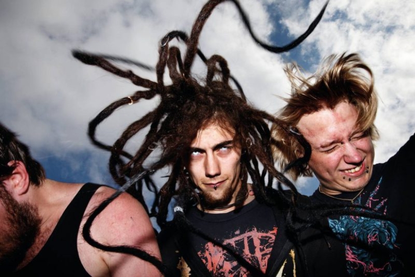 Shake your head: electrified portraits of metalheads