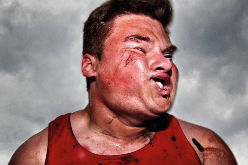 Shake your head: electrified portraits of metalheads