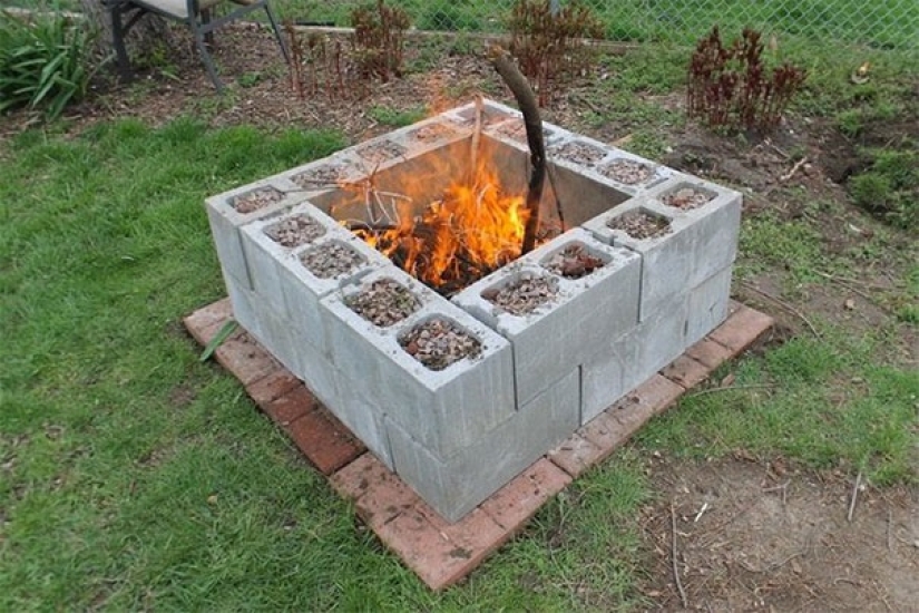 Shall we lay bricks? 20 cinder block furniture ideas