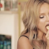 She Chews - Clients Pay: Shocking &quot;Bird&quot; Trend on OnlyFans