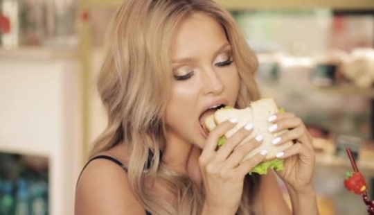 She Chews - Clients Pay: Shocking "Bird" Trend on OnlyFans