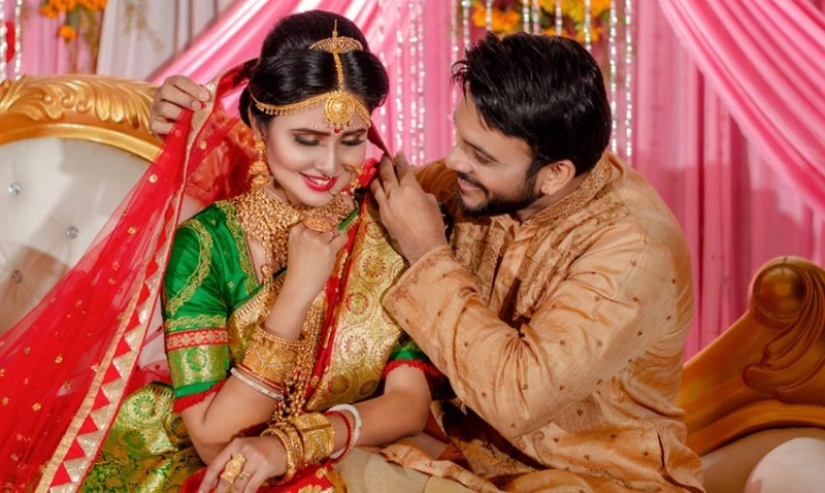 Shocking Indian Wedding: Father Elopes With Son&#39;s Bride, Steals Family Valuables