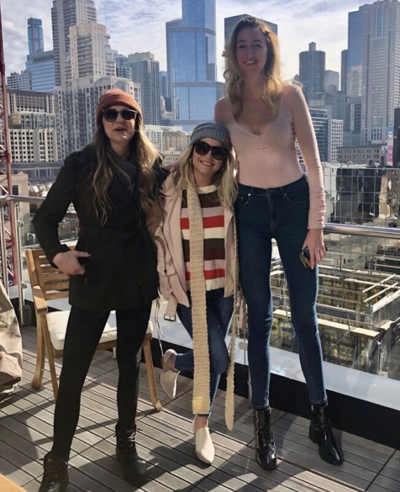 Size matters: 22 proofs of the law of relativity that Einstein never dreamed of Size matters: 22 proofs of the law of relativity that Einstein never dreamed of