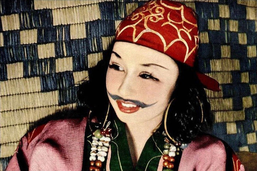 Smiles of Ainu women Smiles of Ainu women