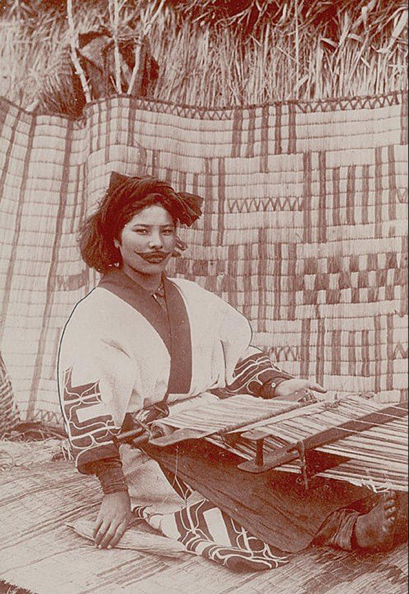 Smiles of Ainu women Smiles of Ainu women