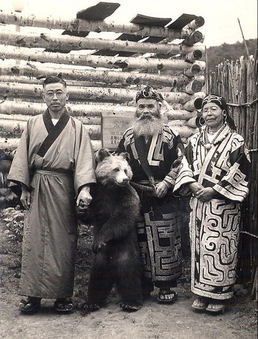 Smiles of Ainu women Smiles of Ainu women