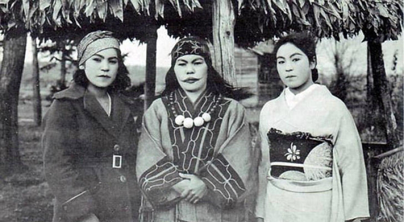 Smiles of Ainu women Smiles of Ainu women