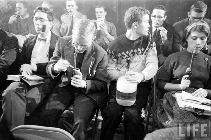 Smoke with a rocker: how the smoking competitions were held in the USA of the 50s Smoke with a rocker: how the smoking competitions were held in the USA of the 50s