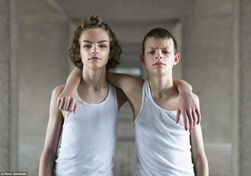 So similar, but so different: 20 incredible portraits of twins So similar, but so different: 20 incredible portraits of twins