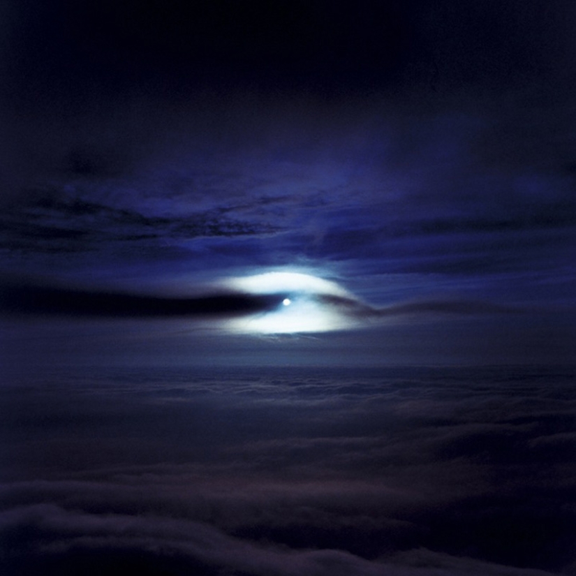 Sobre el suelo: Increíbles vistas desde la cima de Fujiyama