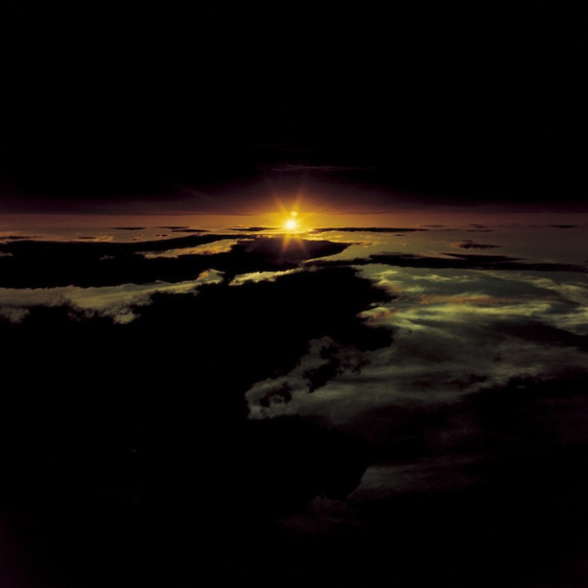 Sobre el suelo: Increíbles vistas desde la cima de Fujiyama