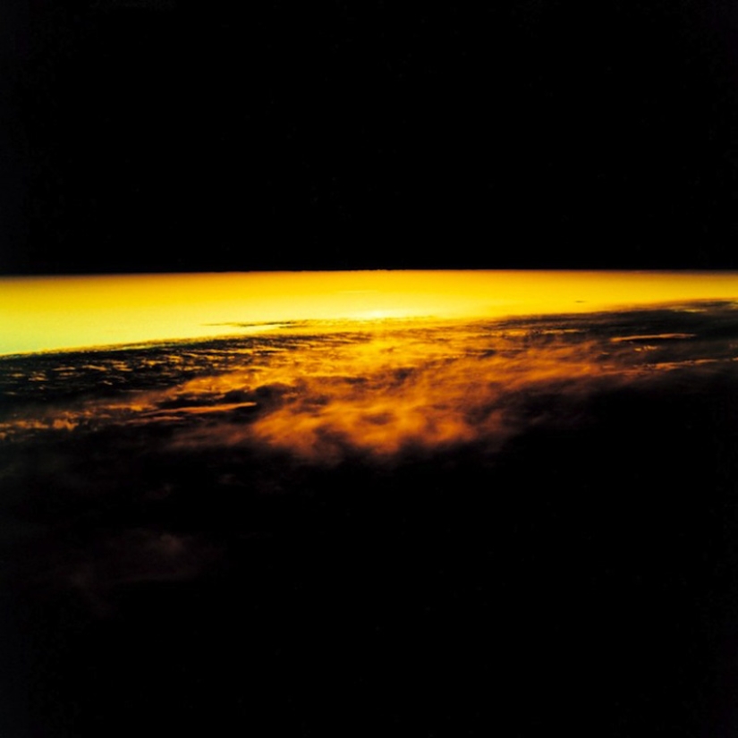 Sobre el suelo: Increíbles vistas desde la cima de Fujiyama Sobre el suelo: Increíbles vistas desde la cima de Fujiyama