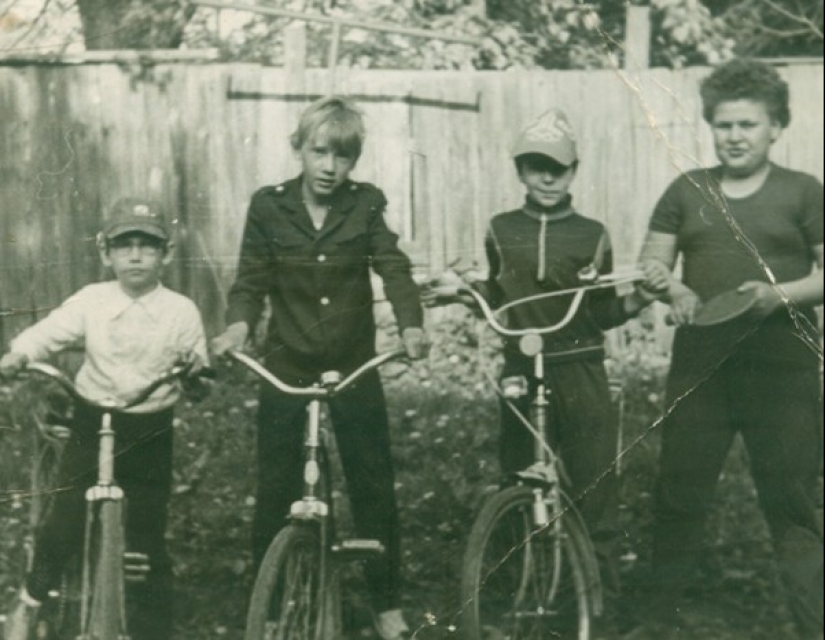 Sobre las olas de la memoria: cómo vivíamos y jugábamos en los patios de nuestra infancia Sobre las olas de la memoria: cómo vivíamos y jugábamos en los patios de nuestra infancia