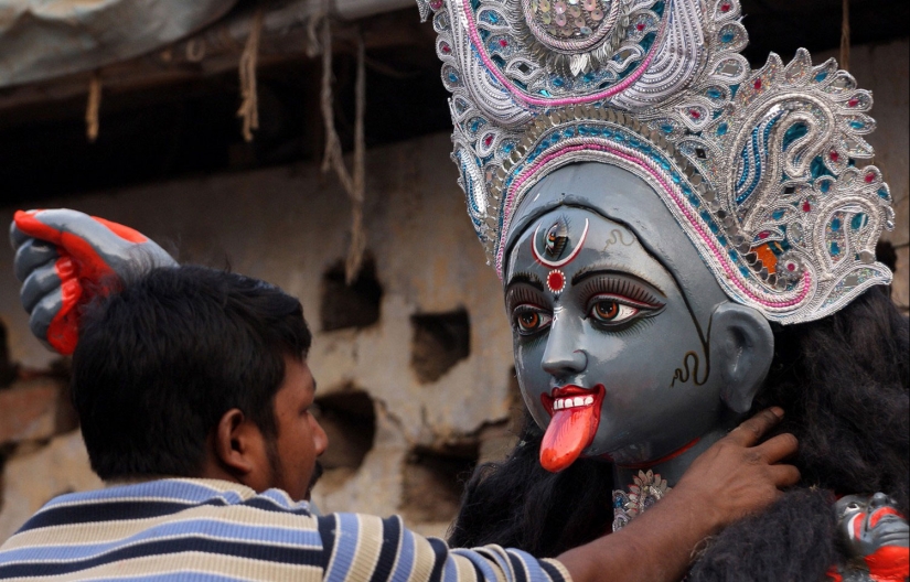 Sons of Death, servants of Kali: the secret sect of the Tug-stranglers Sons of Death, servants of Kali: the secret sect of the Tug-stranglers