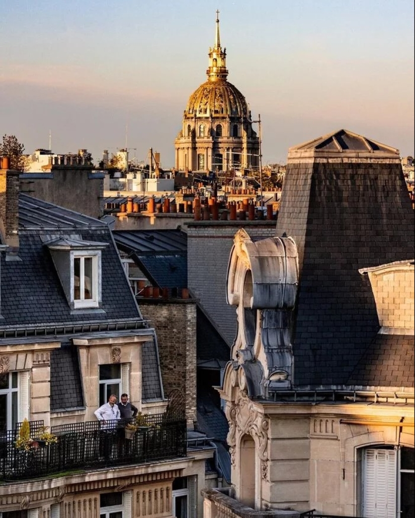 Spying on the Parisians: windows and balconies of the French capital