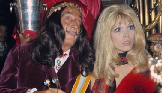 Stars without a mask – a collection of works by a secular Paris Match reporter