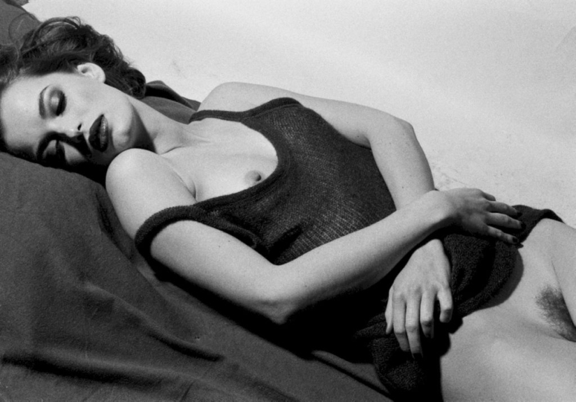 Stéphane Coutelle es un maestro de la fotografía erótica en el que confían las celebridades. Stéphane Coutelle es un maestro de la fotografía erótica en el que confían las celebridades.