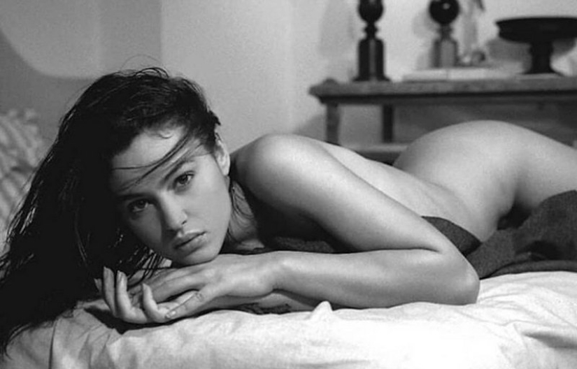 Stéphane Coutelle is a master of erotic photography trusted by celebrities. Stéphane Coutelle is a master of erotic photography trusted by celebrities.