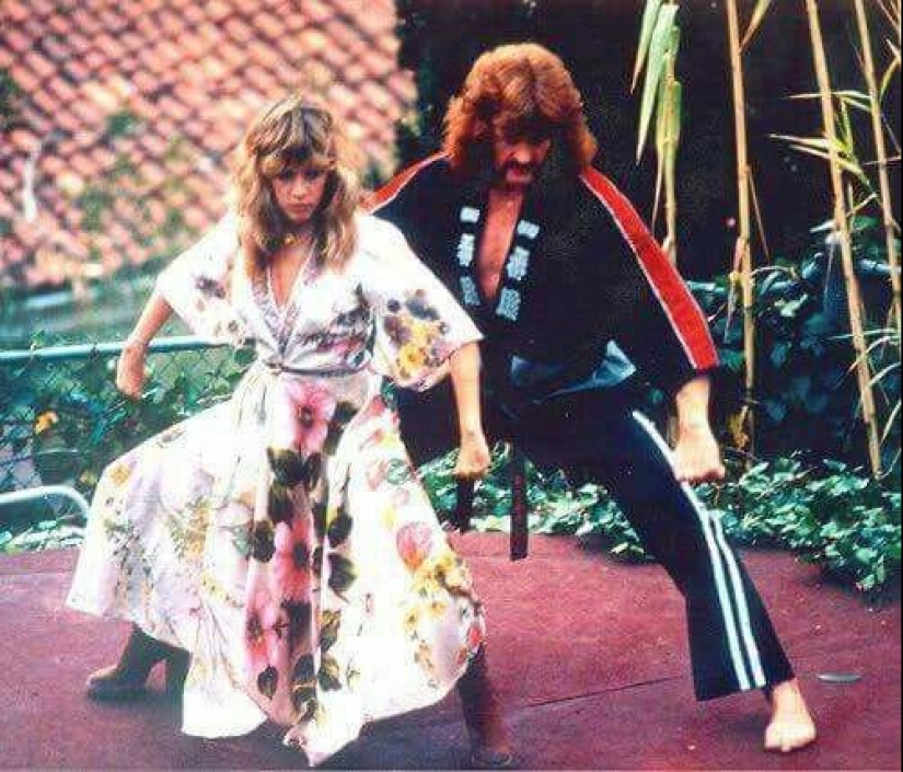 Stevie Nicks Kicks Ass: Una guía de autodefensa de 1983 para mujeres con la estrella del rock Stevie Nicks Kicks Ass: Una guía de autodefensa de 1983 para mujeres con la estrella del rock