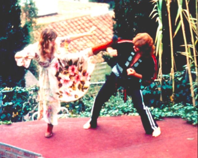 Stevie Nicks Kicks Ass: Una guía de autodefensa de 1983 para mujeres con la estrella del rock Stevie Nicks Kicks Ass: Una guía de autodefensa de 1983 para mujeres con la estrella del rock