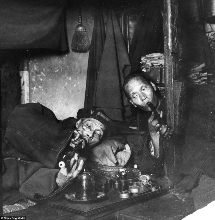 Sweet datura: fotos de las guaridas de opio en los EE.UU. del siglo XX Sweet datura: fotos de las guaridas de opio en los EE.UU. del siglo XX