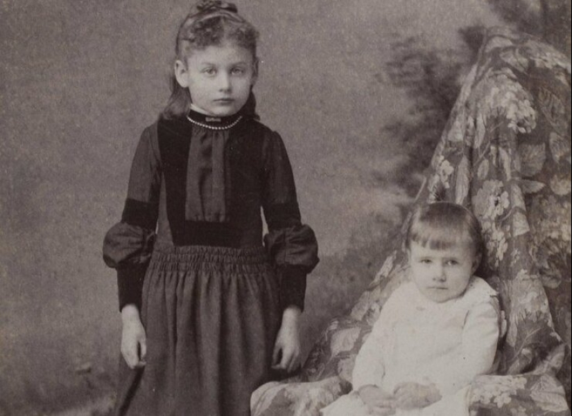 Terrible game, or Why in the old days, children played in the funeral Terrible game, or Why in the old days, children played in the funeral