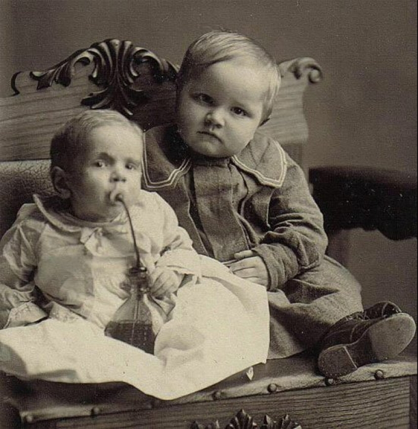 Terrible game, or Why in the old days, children played in the funeral Terrible game, or Why in the old days, children played in the funeral