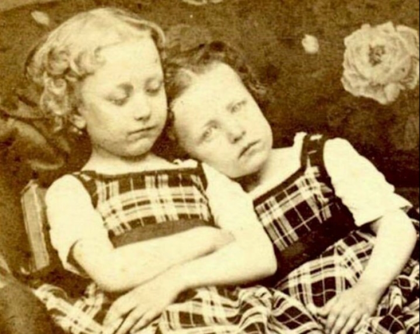 Terrible game, or Why in the old days, children played in the funeral Terrible game, or Why in the old days, children played in the funeral