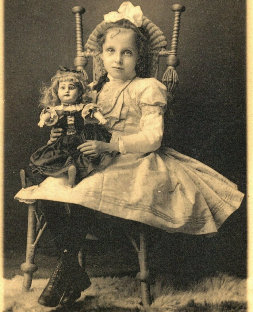 Terrible game, or Why in the old days, children played in the funeral Terrible game, or Why in the old days, children played in the funeral