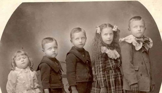 Terrible juego, o por Qué en los días de antaño, los niños jugaban en el funeral