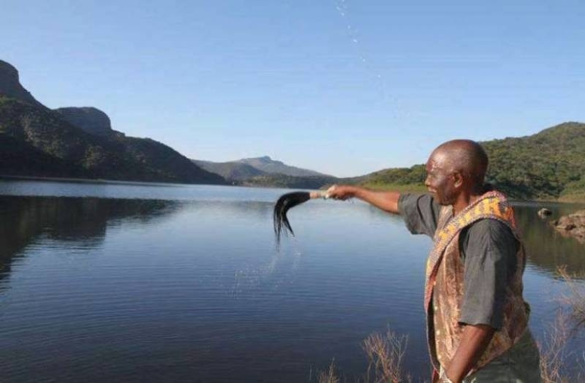The anomalous Lake Fundudzi is the pearl of South Africa, the water from which cannot be taken away
