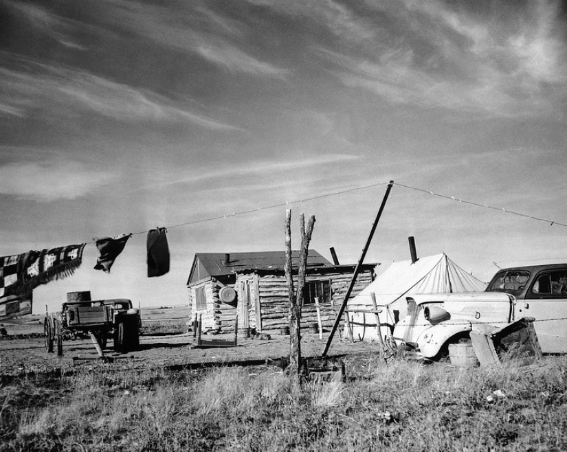 The confrontation at wounded knee: in 1973, Indians of the United States last time went on a "warpath"